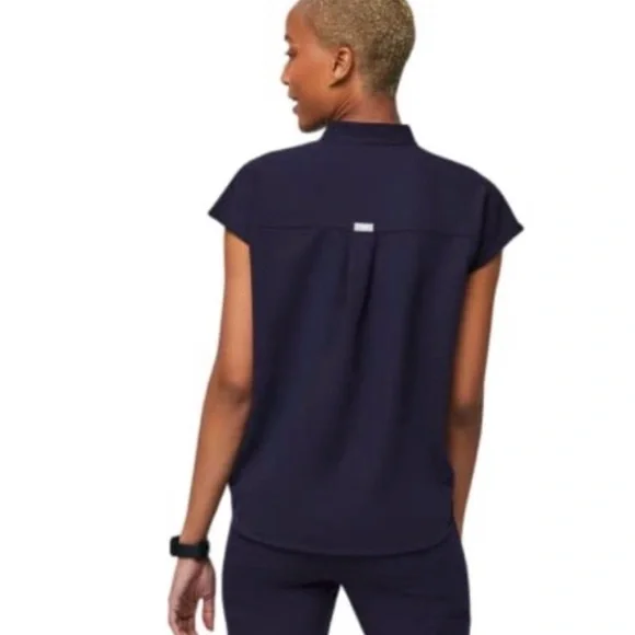 FIGS Rafaela Oversized Scrub Top Navy XS FIONx 3 Pocket Healthcare WXXSW1003 - Picture 4 of 7